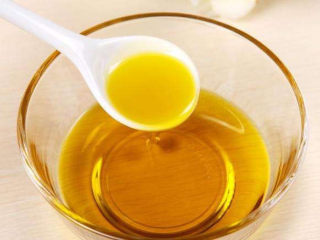 12、凉拌腐竹黄瓜,这个是花椒油，让凉菜更好吃的秘诀之一就是再加入一点花椒油。