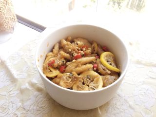 14、酸辣柠檬鸡爪,成品图