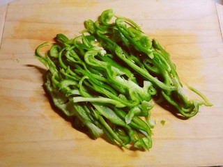 2、凉拌魔芋丝,青椒切丝