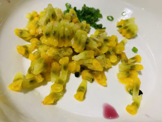 10、无骨鸡爪,挖出百香果