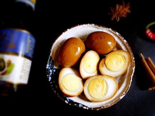 12、酱油卤蛋,12.早餐将它切开,配粥进食既健康又美味。