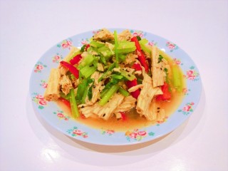 1、芹菜拌腐竹,芹菜拌腐竹。