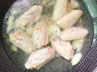 8、板栗烧鸡翅,加清水