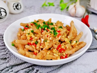 16、无骨鸡爪,蒜香十足，太好吃啦！夏天最爱的小零食，