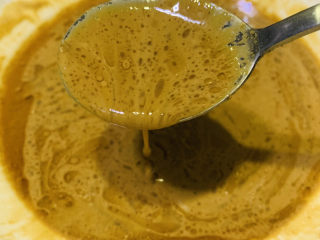 15、麻酱凉面,搅拌均匀调味酱