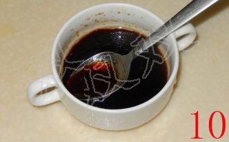 10、蓑衣黄瓜,生抽三勺，醋1勺，白糖1茶匙，鸡精半茶匙，香油1茶匙，搅匀备用