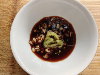 10、黄瓜拌腐竹,加酱油、醋和少许香油。