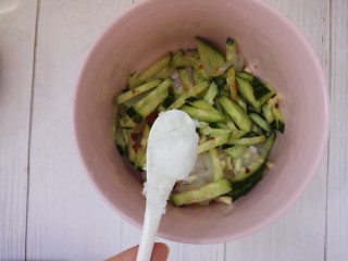 9、拉皮凉菜,一勺糖