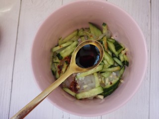 11、拉皮凉菜,一勺生抽