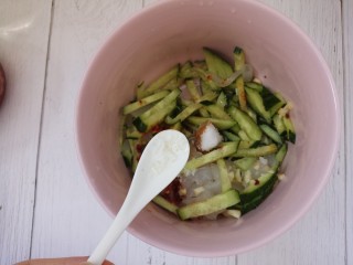 12、拉皮凉菜,半勺味精