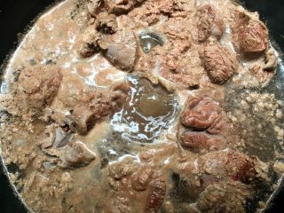 5、香辣牛肉干,大火煮出血沫，冲洗干净