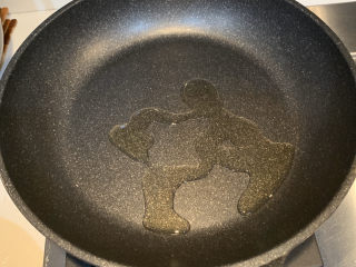 10、春笋炒肉,冷锅热油