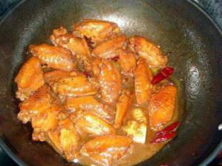 6、可乐鸡翅,盖上锅盖小火焖15分钟收干汁，