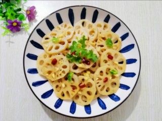 11、凉拌藕片,做好的凉拌藕片