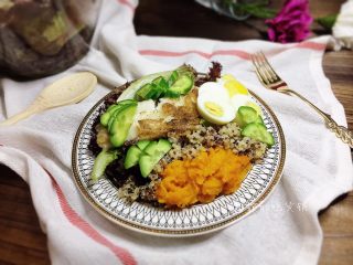 15、香煎巴沙鱼南瓜藜麦沙拉,完成。