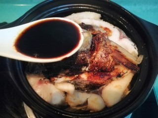 14、鱼腩腐竹煲,1勺生抽