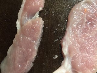 4、胡萝卜炒肉丝,切成薄片