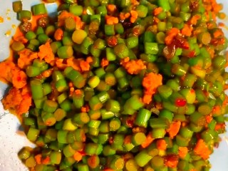 8、蒜苔炒肉沫,家常小炒制作完成