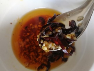 21、炝土豆丝,搅拌均匀。