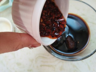 15、爽口鸡翅尖，年夜饭下酒菜,在加上自制辣椒油。