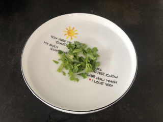 3、花蛤豆腐汤,香菜切碎