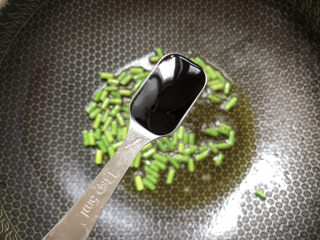 11、花蛤豆腐汤,加入一勺蚝油