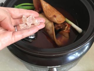 12、红油猪耳,少许冰糖