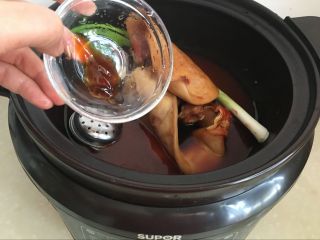 13、红油猪耳,最后放一点点蚝油