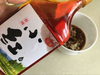 19、红油猪耳,放入仲景小红油