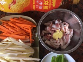 2、炒三丝,全部切条状