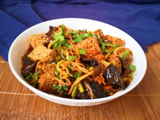 1、凉拌烤麸,成品图