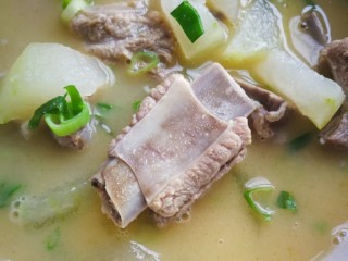 11、排骨冬瓜汤,排骨香而不腻,汤浓鲜美