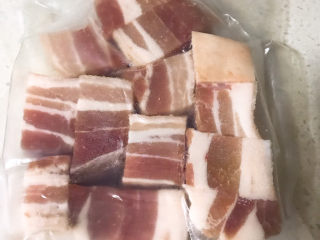 1、烤箱版叉烧,刚好有一包包装的五花肉