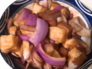 4、烤箱版叉烧,抓一分钟，盖上保鲜膜冷藏一夜