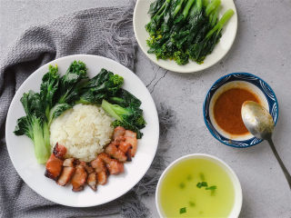 8、烤箱版叉烧,浇到切好的叉烧上即可