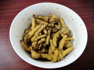 18、美味小吃，老坛酸辣鸡爪,泡了一个小时的鸡爪