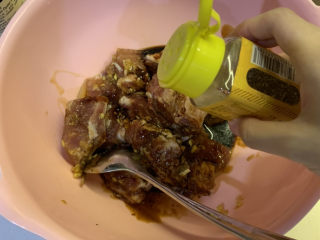 12、锡纸烤排骨,适量黑胡椒粉