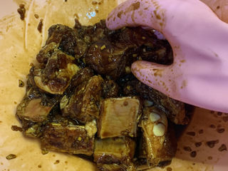 13、锡纸烤排骨,搅拌均匀，腌制2个小时以上