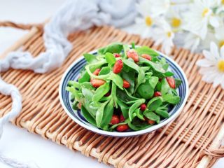 16、三七叶凉拌花生米,喜欢的亲们赶紧下手试试吧。