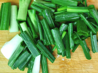 15、奶白鲫鱼豆腐汤,切成段