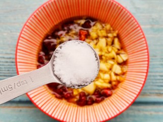 7、凉拌苦瓜,加1勺白糖。