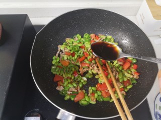 15、毛豆炒肉丝,放盐,生抽