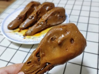 12、麻辣鸭头,超好吃,不输外面买的