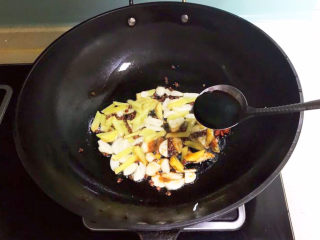 17、酸辣黄瓜条,加入陈醋