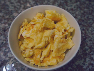 15、莴笋炒鸡蛋,后出锅备用