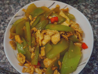 22、莴笋炒鸡蛋,最后出锅