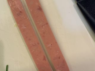 2、鸡蛋饼,火腿对半切