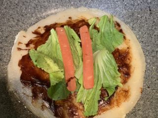 12、鸡蛋饼,放入火腿