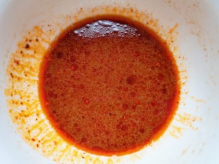 11、手撕鸡胸肉,搅拌均匀，尝一下味道。