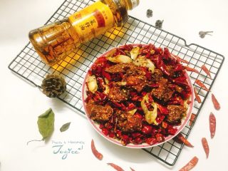 18、香脆芝麻辣子鸡,配饭或下酒都是相当不错的选择…！！